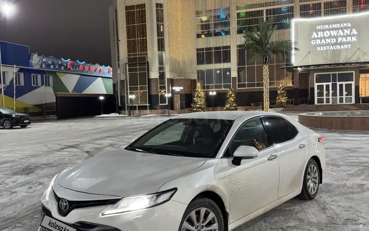 Toyota Camry 2019 года за 13 400 000 тг. в Актобе