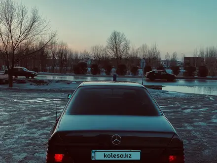 Mercedes-Benz E 230 1990 года за 1 800 000 тг. в Семей – фото 4