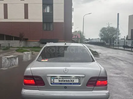 Mercedes-Benz E 320 2000 года за 4 300 000 тг. в Алматы – фото 2
