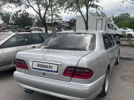 Mercedes-Benz E 320 2000 года за 4 300 000 тг. в Алматы – фото 4
