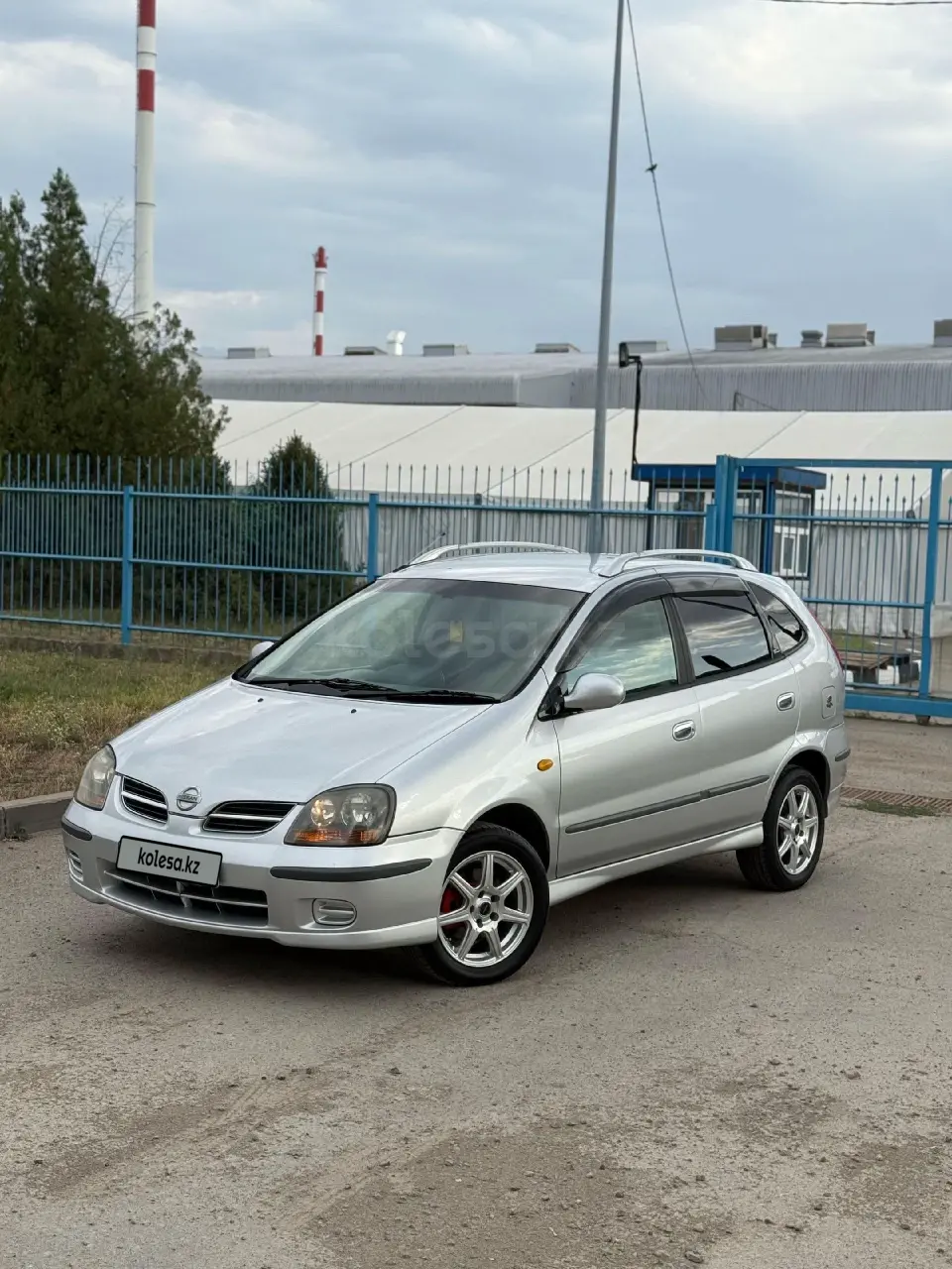 Ниссан Tino, 2000