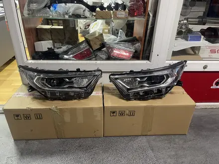 Rav4 Full Led фары от полной комплектации оригинал состояние новых фар за 350 000 тг. в Алматы – фото 2