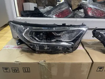 Rav4 Full Led фары от полной комплектации оригинал состояние новых фар за 350 000 тг. в Алматы – фото 3