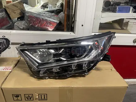 Rav4 Full Led фары от полной комплектации оригинал состояние новых фар за 350 000 тг. в Алматы – фото 4