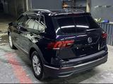 Volkswagen Tiguan 2021 года за 13 500 000 тг. в Алматы – фото 3