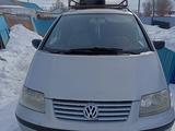 Volkswagen Sharan 2001 годаүшін2 300 000 тг. в Актобе