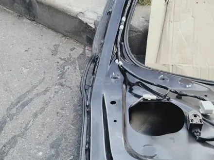 Крышка багажника Toyota highlander за 100 000 тг. в Алматы – фото 9