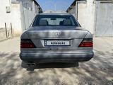 Mercedes-Benz E 220 1995 года за 3 800 000 тг. в Туркестан – фото 2