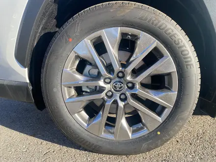 Toyota RAV4 2024 года за 19 990 000 тг. в Актобе – фото 2