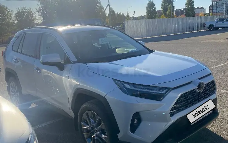 Toyota RAV4 2024 года за 19 990 000 тг. в Актобе