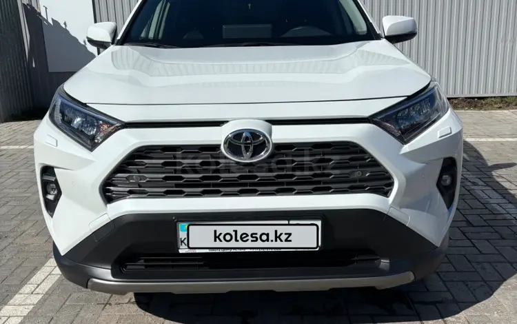 Toyota RAV4 2023 года за 15 600 000 тг. в Караганда
