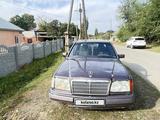 Mercedes-Benz E 220 1994 года за 1 700 000 тг. в Талдыкорган – фото 2