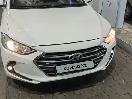 Hyundai Elantra 2018 года за 7 000 000 тг. в Шымкент – фото 3