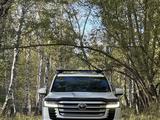 Toyota Land Cruiser 2022 года за 50 000 000 тг. в Петропавловск – фото 2