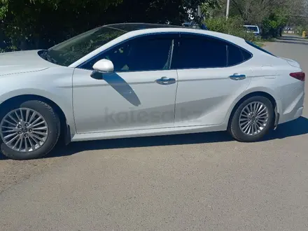 Toyota Camry 2024 года за 16 500 000 тг. в Уральск – фото 2