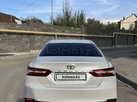 Toyota Camry 2020 года за 14 000 000 тг. в Алматы – фото 4