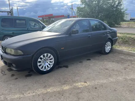 BMW 525 1996 года за 1 100 000 тг. в Уральск – фото 2