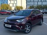 Toyota RAV4 2017 годаfor11 400 000 тг. в Астана