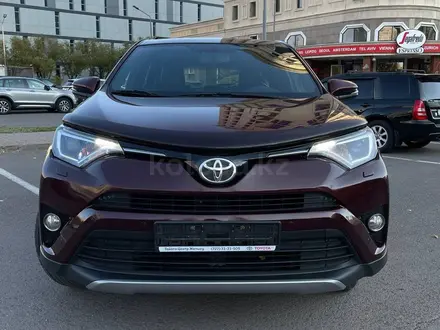 Toyota RAV4 2017 года за 11 400 000 тг. в Астана – фото 2