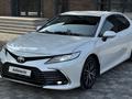 Toyota Camry 2021 года за 16 150 000 тг. в Усть-Каменогорск – фото 2