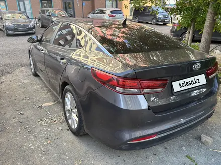 Kia K5 2016 года за 7 500 000 тг. в Астана – фото 11