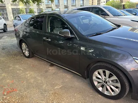 Kia K5 2016 года за 7 500 000 тг. в Астана – фото 2