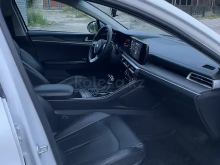 Kia K5 2020 года за 8 600 000 тг. в Алматы – фото 11
