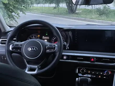 Kia K5 2020 года за 8 600 000 тг. в Алматы – фото 13