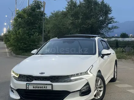Kia K5 2020 года за 8 600 000 тг. в Алматы