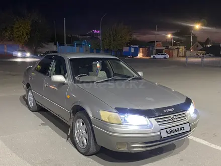 Toyota Camry 1998 года за 3 000 000 тг. в Семей – фото 3