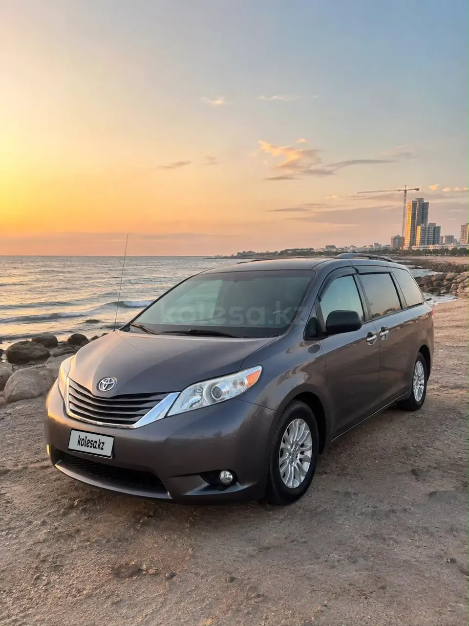 Toyota Sienna, 2013