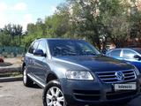 Volkswagen Touareg 2005 года за 4 000 000 тг. в Астана – фото 2