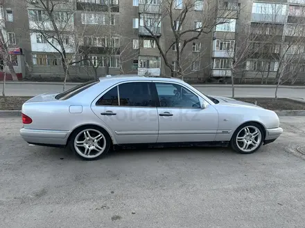 Mercedes-Benz E 320 1998 года за 3 700 000 тг. в Астана – фото 3