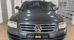 Volkswagen Touareg 2005 года за 4 590 000 тг. в Алматы – фото 2