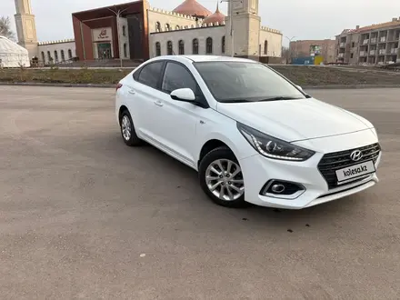 Hyundai Accent 2019 года за 6 900 000 тг. в Караганда – фото 2