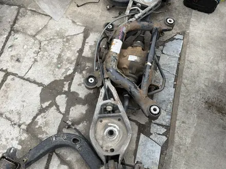 Балка задняя e70 e71 f10 f01 f02 e60 e83 e90 за 1 000 тг. в Алматы – фото 3