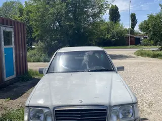 Mercedes-Benz E 230