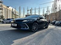 Toyota Camry 2023 года за 17 799 000 тг. в Алматы