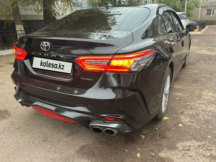 Toyota Camry 2020 года за 15 000 000 тг. в Караганда – фото 17