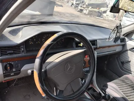 Mercedes-Benz E 260 1991 года за 750 000 тг. в Астана