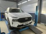 Hyundai Santa Fe 2023 года за 20 500 000 тг. в Астана