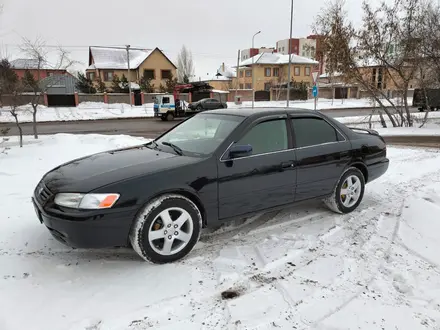 Toyota Camry 1998 года за 3 200 000 тг. в Астана – фото 2