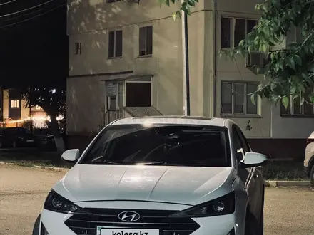 Hyundai Elantra 2019 года за 7 700 000 тг. в Атырау – фото 2