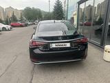Lexus ES 250 2018 года за 16 300 000 тг. в Алматы – фото 4