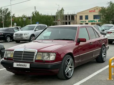 Mercedes-Benz E 220 1993 года за 3 200 000 тг. в Кызылорда – фото 2