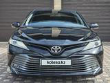 Toyota Camry 2019 года за 13 800 000 тг. в Шымкент – фото 2