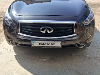 Infiniti FX37, 2010