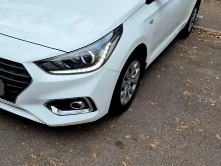 Hyundai Accent 2019 года за 6 800 000 тг. в Алматы – фото 2