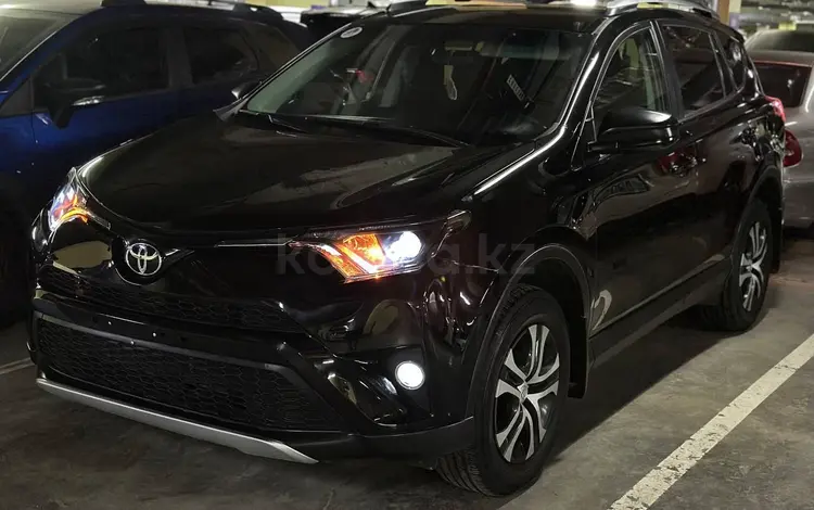 Toyota RAV4 2016 годаfor11 000 000 тг. в Семей