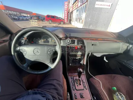 Mercedes-Benz E 280 2001 года за 2 700 000 тг. в Тараз – фото 4